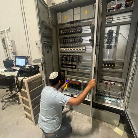 גלריה בלחסן חשמל