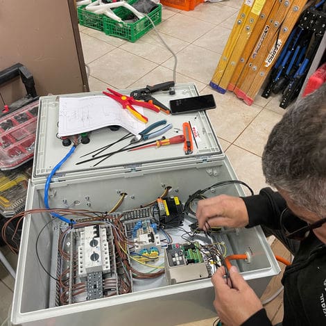 גלריה בלחסן חשמל