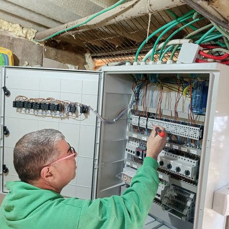 גלריה בלחסן חשמל